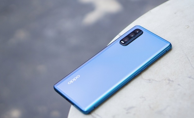 Ở một góc nhìn khác, OPPO Find X2 lại chuyển sang Xanh đậm