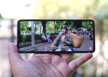 Trên tay Samsung Galaxy Z Flip: Ấn tượng, thời thượng và đỉnh cao