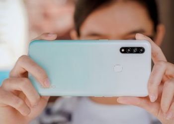 Trên tay OPPO A31: Thiết kế trẻ trung, 3 camera chuyên nghiệp, pin lớn