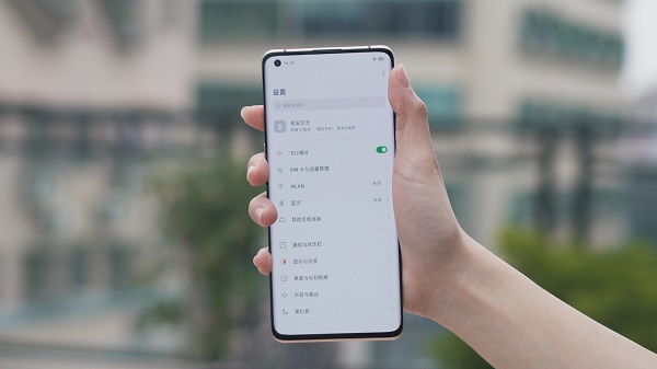 Máy chạy hệ điều hành ColorOS 7.1 được OPPO tinh chỉnh dựa trên Android 10 đi cùng viên pin 4200mAh, tích hợp sạc siêu nhanh SuperVOOC 2.0 65W