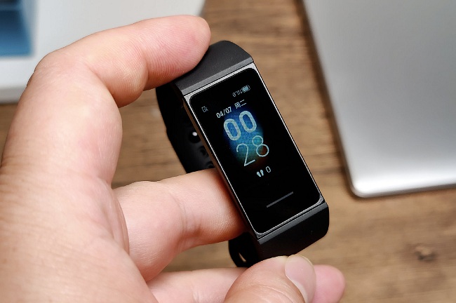 Redmi Band được trang bị màn hình AMOLED phẳng 0.95 inch