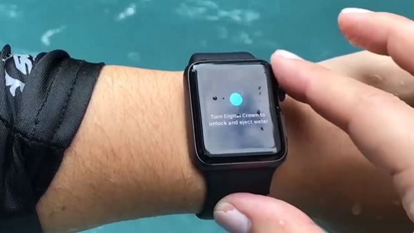 Chế độ Water Lock giúp ngăn chặn tình trạng thấm nước từ bên ngoài vào trong đồng hồ