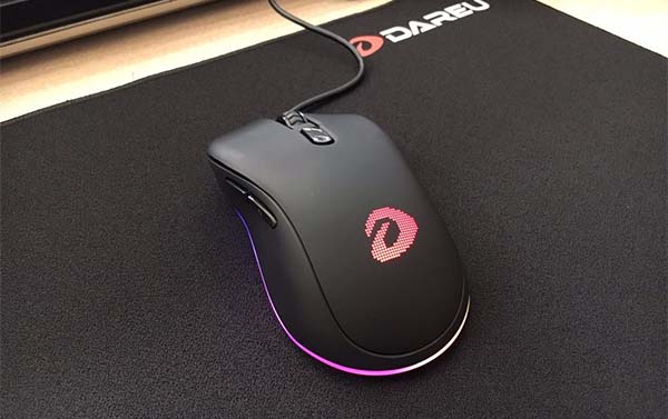 Chuột DareU EM908 sở hữu thiết kế công thái học