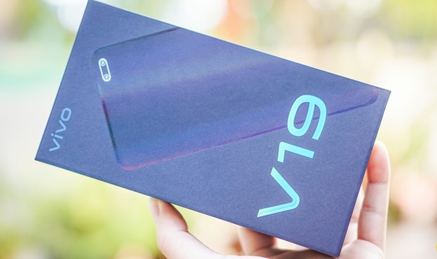 Hộp đựng Vivo V19 đơn giải nhưng rất sang trọng