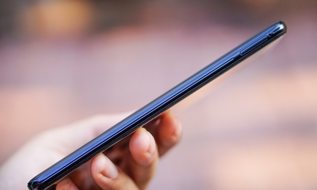 Cạnh trái của Vivo V19