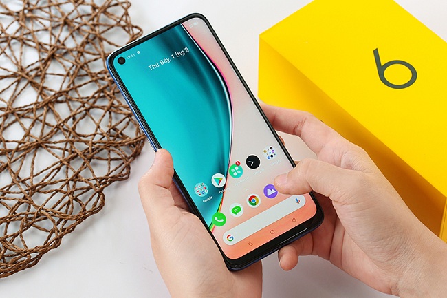 Realme 6 có tốc độ làm tươi màn hình lên đến 90Hz, giúp thao tác máy nhanh và mượt mà hơn