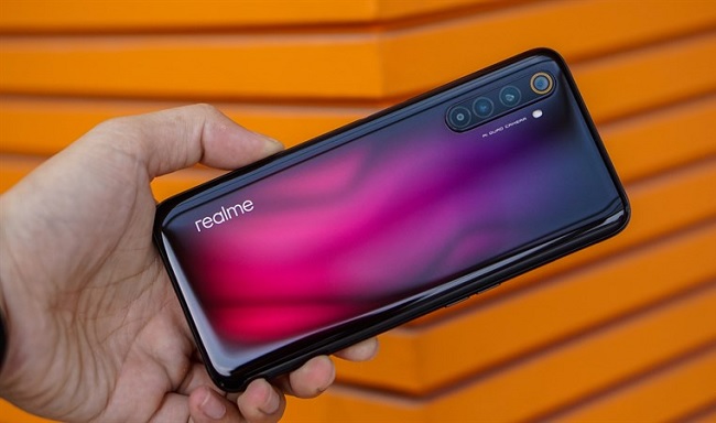 Realme 6 Pro khi được nhìn từ 1 góc khác