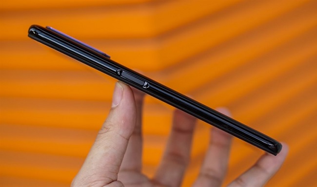 Cảm biến vân tay được đặt tại nút nguồn