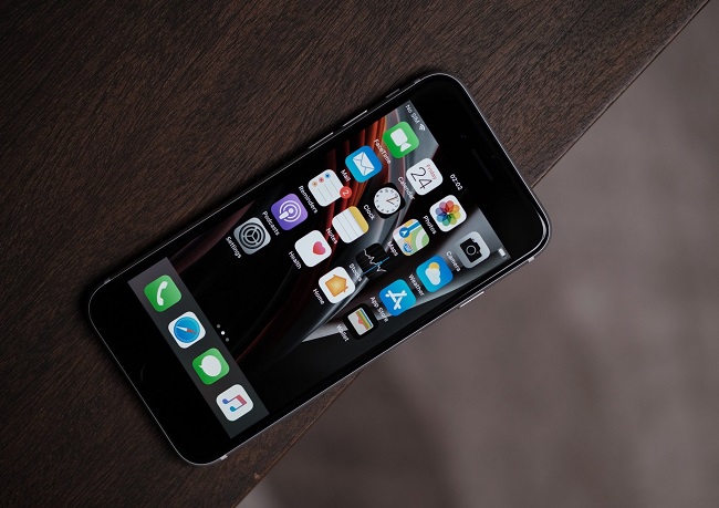 iPhone SE 2020 được cài đặt độ sáng 200 nit trong suốt quá trình test