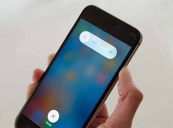 Tắt đi và khởi động lại thiết bị iPhone để khắc phục lỗi