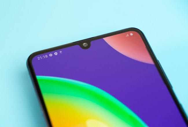 Camera selfie được đặt trong phần notch hình chữ U