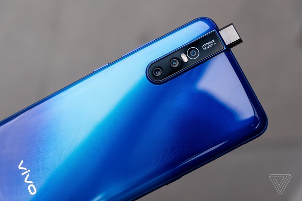 Vivo V15 đang được bán với giá 6.490.000 đồng
