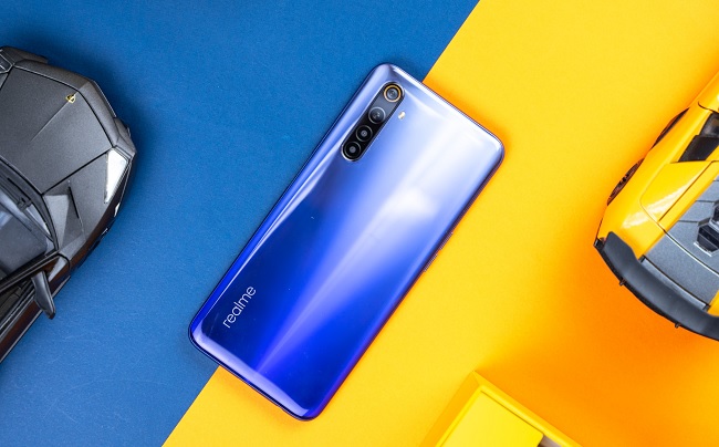 Realme 6 với mặt lưng được lấy cảm hứng từ sao chổi