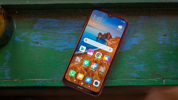 Redmi 8A có thêm logo dưới cằm