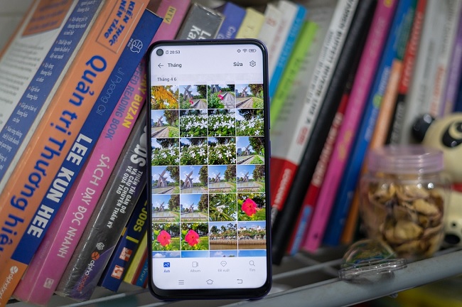 Màn hình rộng lớn cùng viền mỏng và độ phân giải cao, tạo nên 1 không gian trải nghiệm hoàn hảo