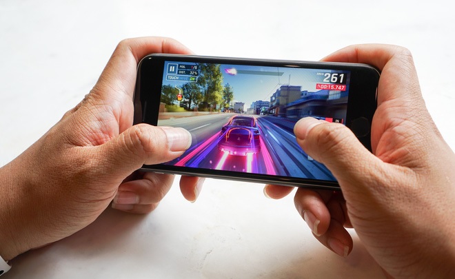 Khả năng chơi game với cấu hình đồ họa cao không thua kém gì iPhone 11/11 Pro