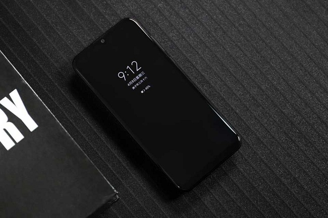 Honor Play 4T Pro nhận được chứng nhận bảo vệ mắt, không có ánh sáng xanh của Rheinland. Ngoài ra, máy còn được tích hợp tính năng AOD, có cảm biến vân tay trong màn hình với tốc độ nhận diện nhanh hơn đến 10%