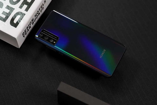 Mặt sau của Honor Play 4T Pro