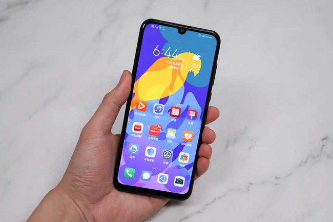 Play 4T Pro đi kèm chip Kirin 810 được sản xuất trên tiến trình 7nm, RAM 6GB và bộ nhớ trong 128GB