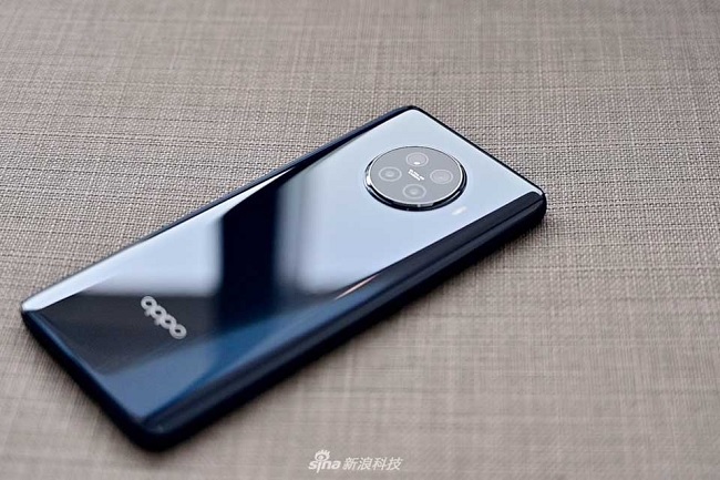 Mặt sau của OPPO Ace2