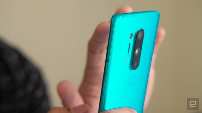 OnePlus 8 Pro đem đến sự thoải mái cho người dùng khi sử dụng lâu