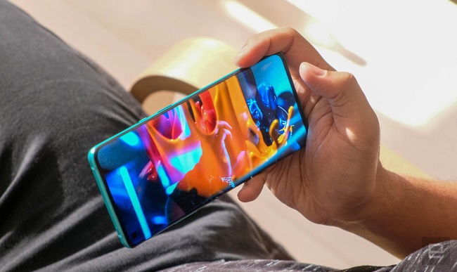 OnePlus 8 Pro cho khả năng hiển thị tuyệt vời