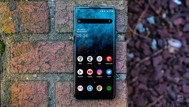 OnePlus 8 Pro sở hữu màn hình thác nước tuyệt đẹp