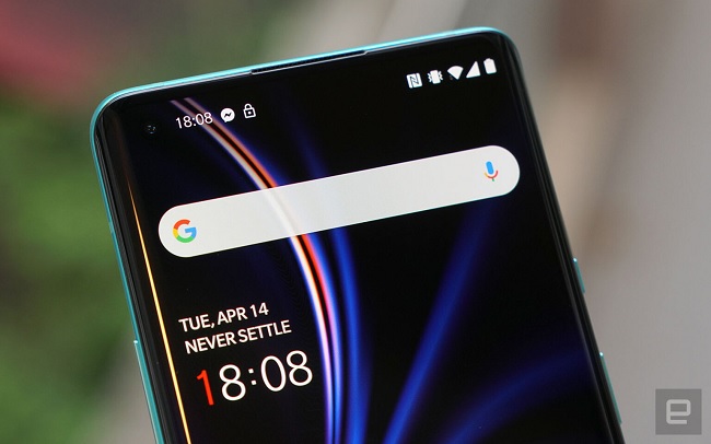 OnePlus 8 Pro sử dụng ngôn ngữ thiết kế màn hình đục lỗ