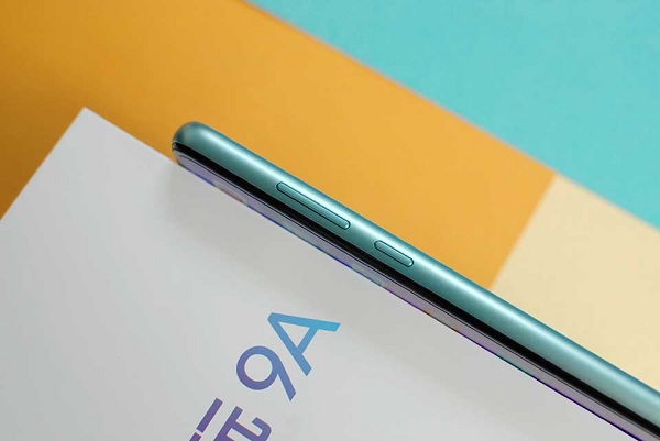 Trên tay Honor 9A, máy có số đo 159,1x74,1x9 mm, cân nặng 185g