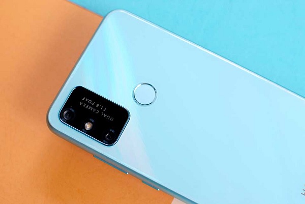 Camera sau bao gồm cảm biến chính 13 MP, khẩu độ f/1.8 cho khả năng lấy nét theo pha và cảm biến độ sâu 2MP, nhờ vậy mà có thể chụp ảnh chuyên nghiệp và xóa phông