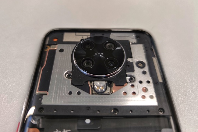 Hệ thống camera và bản mạch “lộ nguyên hình”