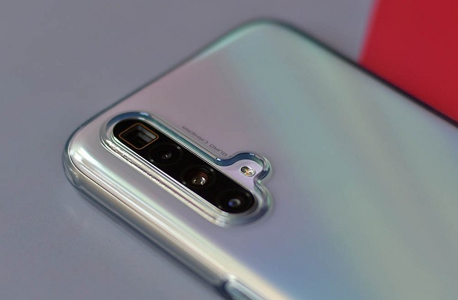 Máy có 4 camera mặt sau
