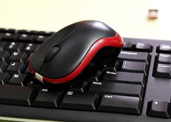 Hướng dẫn chi tiết cách kết nối chuột không dây vào laptop