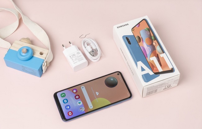 Giá chỉ 3.690.000đ, có nên mua Galaxy A11 không?