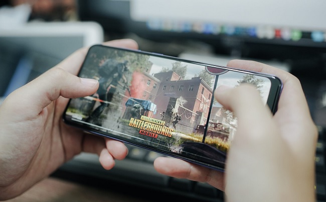 Galaxy A31 có khả năng chơi PUBG Mobile và Asphalt 9 Lege liên tục trong vòng 9 tiếng