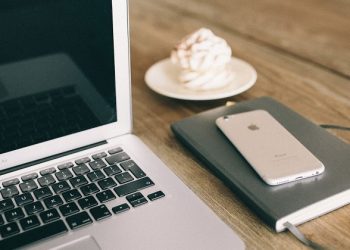 Dùng iPhone làm chuột cho Macbook, bạn tin được không?
