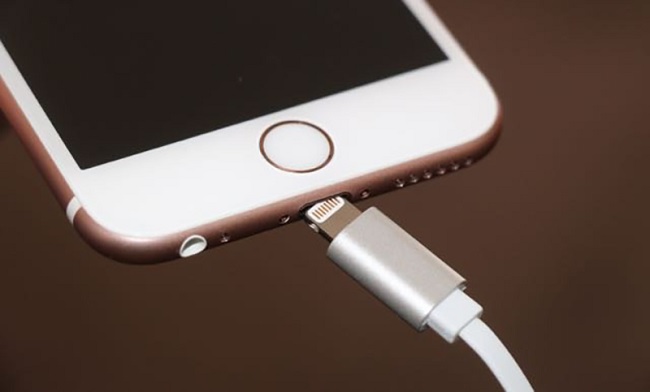 Chỉnh lại cổng kết nối để đưa nút Home về vị trí ban đầu