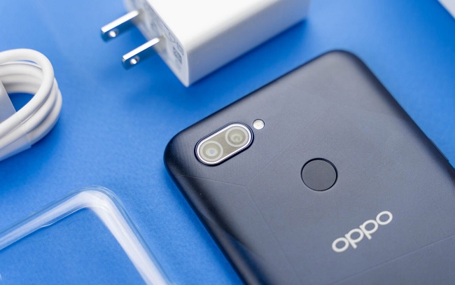 OPPO A12 đi kèm viên pin 4.030 mAh và có 2 phiên bản màu sắc cho người dùng lựa chọn là Xanh và Đen