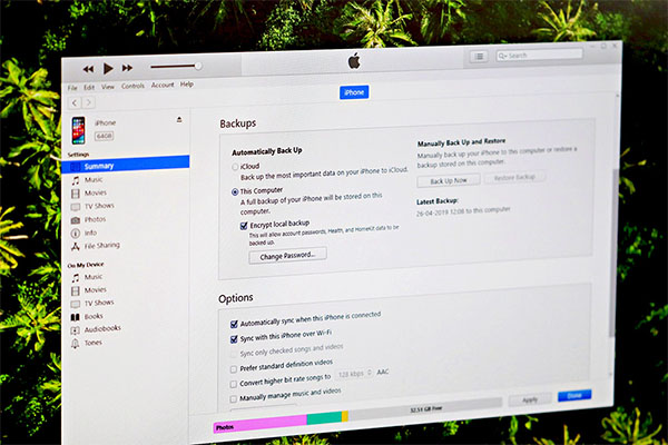 Cần chuẩn bị một chiếc máy tính hoặc laptop có cài đặt sẵn phần mềm iTunes