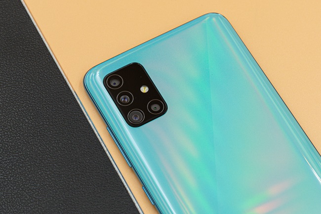 Galaxy A51 với 4 camera sau