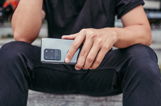Galaxy S20 Ultra nổi bật với cụm camera siêu to