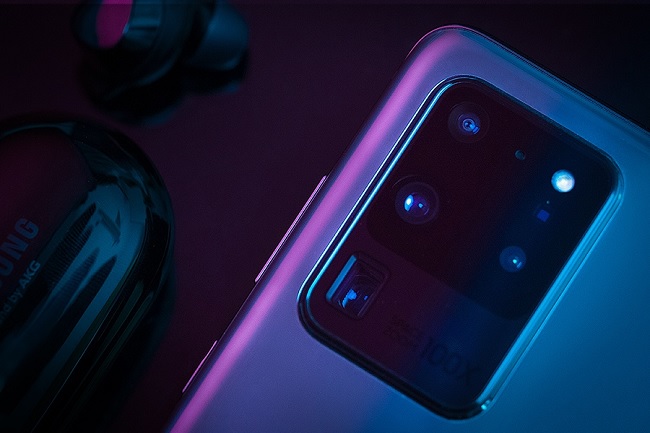 Cận cảnh cụm camera sau của Galaxy S20 Ultra