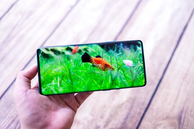Màn hình OnePlus 8 Pro có tốc độ làm tươi mới 120Hz