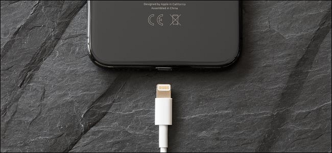 Hai sản phẩm đều được trang bị sạc nhanh 18W và hỗ trợ sạc không dây