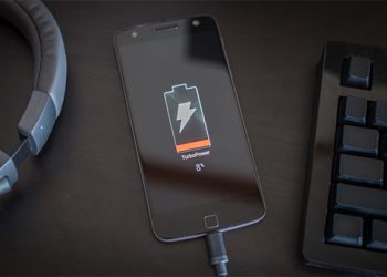 Nên tắt nguồn thiết bị khi sạc pin để đảm bảo tuổi thọ và giảm nguy cơ cháy nổ