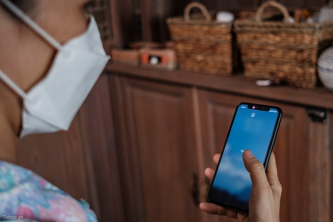 Nhận dạng được người dùng đang bị che mặt và mở nhanh chỗ nhập passcode giúp mở khoá máy thuận tiện hơn