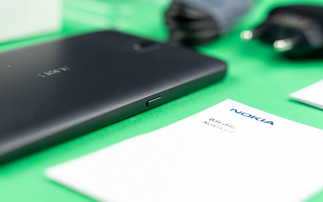 Nokia C2 có nút trợ lý Google chuyên dụng được đặt tại cạnh trái
