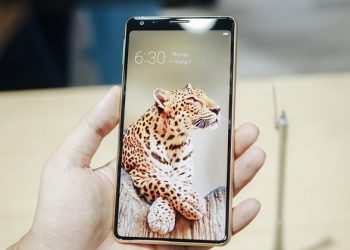Trên tay Bphone B86: Thiết kế “na ná” Bphone 3, chip Snapdragon 675, cụm camera hình vuông, giá bán 8,99 triệu đồng