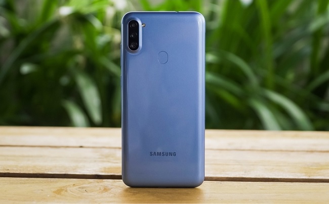 Sản phẩm có thiết kế khá đơn giản, ít bám dấu vân tay và mồ hôi