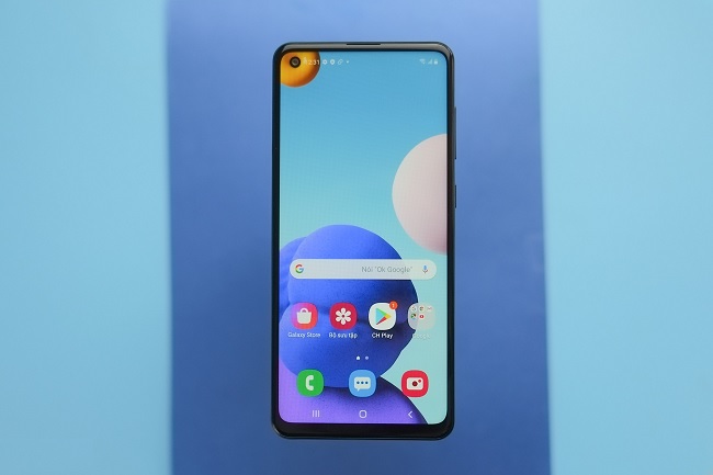 Màn hình sắc nét sử dụng tốt dưới ánh sáng mạnh